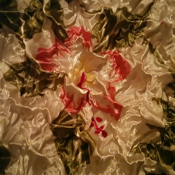 F.C White Popcorn Blouse - Picture 3 of 3